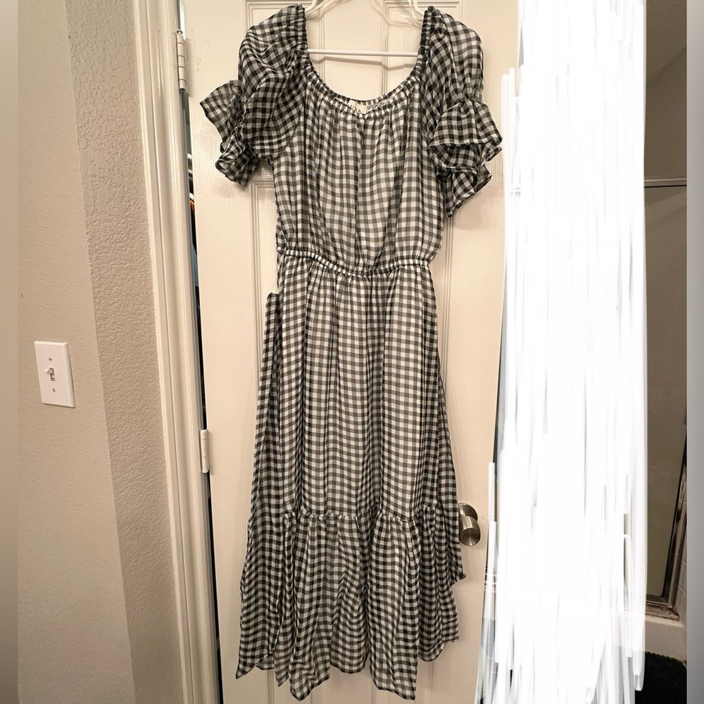 Black and white gingham puff sleeve midi dress